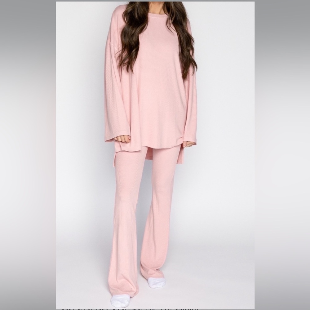 The Foxy Kind All Weekend Long Pant Set Long Sleeve
Perfect Pink
Sold Out Online - Picture 3 of 5